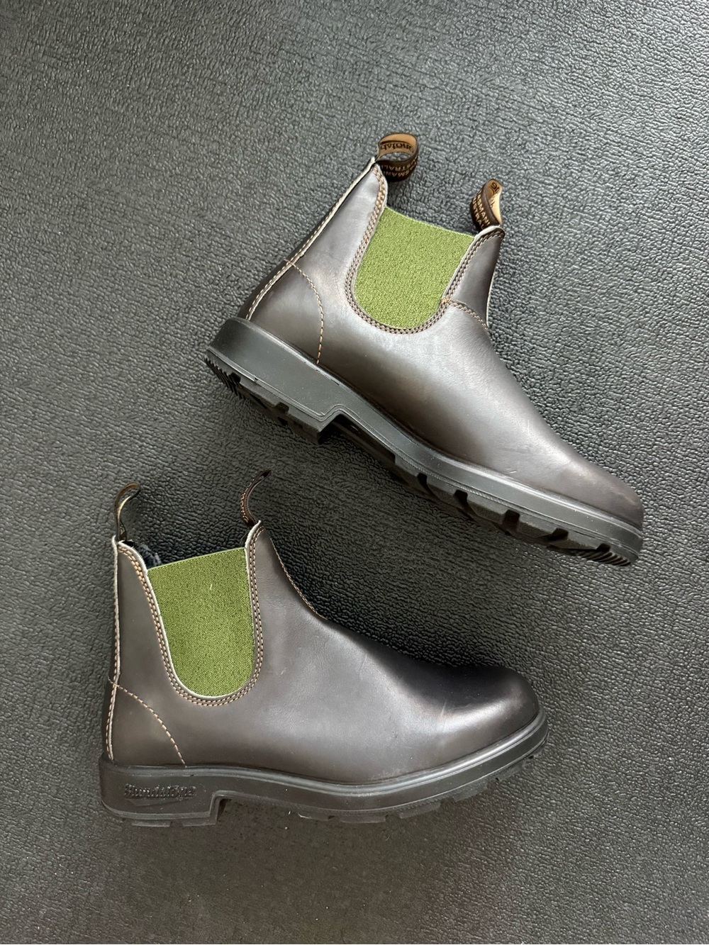 Blundstone. 519 Chelsea Boot. Brown / Olive.